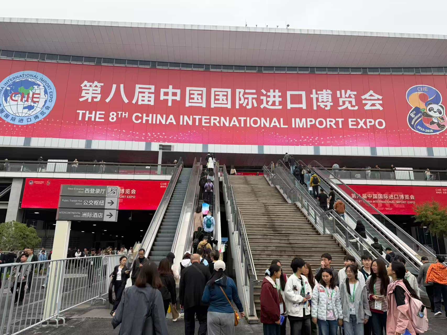 Presentamos nuestra experiencia en impresión de etiquetas en la 8.ª Exposición Internacional de Importaciones de China.